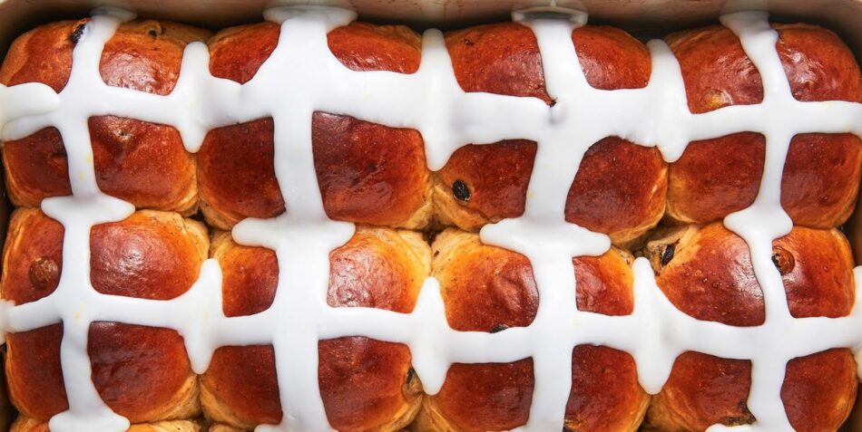 Traditional Hot Cross Buns Recipe | How to Make Hot Cross Buns – Delish UK