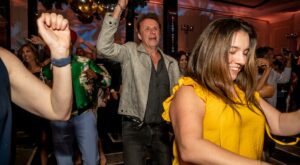 Watch Food Network Chefs Perform a Surprise Flash Mob at the South Beach Wine and Food Festival
