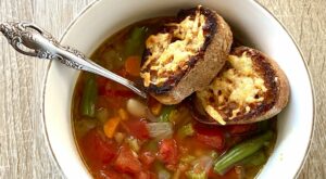 Chrissy Teigen’s Minestrone Soup Recipe and Photos – POPSUGAR