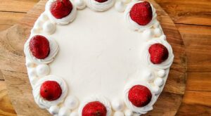 The Pioneer Woman’s Strawberry Shortcake Cake Recipe Tastes Like Spring | Cakes/Cupcakes | 30Seconds Food