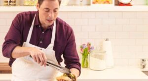 The Italian Condiment That Jeff Mauro Claims To Eat Every Day – Mashed