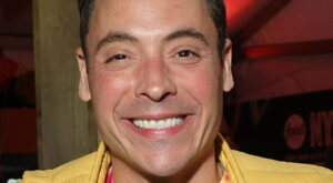 The Secret To West Virginia-Style Chili, According To Jeff Mauro – Exclusive