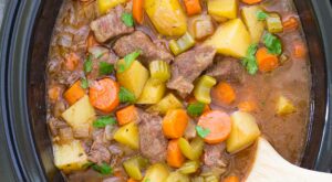 Slow Cooker Beef Stew – Easy Beef Stew Recipe!