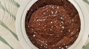 Home Cooking Chronicles: Flourless chocolate cake