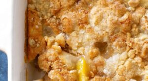 Easy Peach Cobbler (4 Ingredients) – The Girl Who Ate Everything