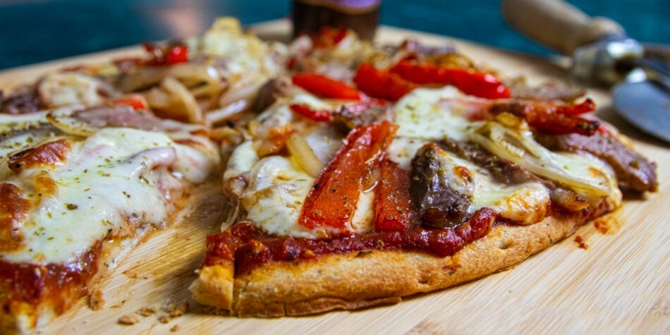 This easy steak pizza just canceled pepperoni