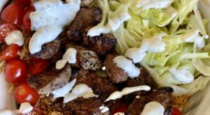 Easy Steak and Rice Bowls with Yogurt Sauce (Lazy Tzatziki) – Hungry Happens