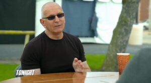 A Double-Duty Mission on Restaurant: Impossible | Tonight’s episode of #RestaurantImpossible serves up a double-duty mission for Chef Robert Irvine 😩 Not only does he have to fix a failing Michigan… | By Food Network | Facebook