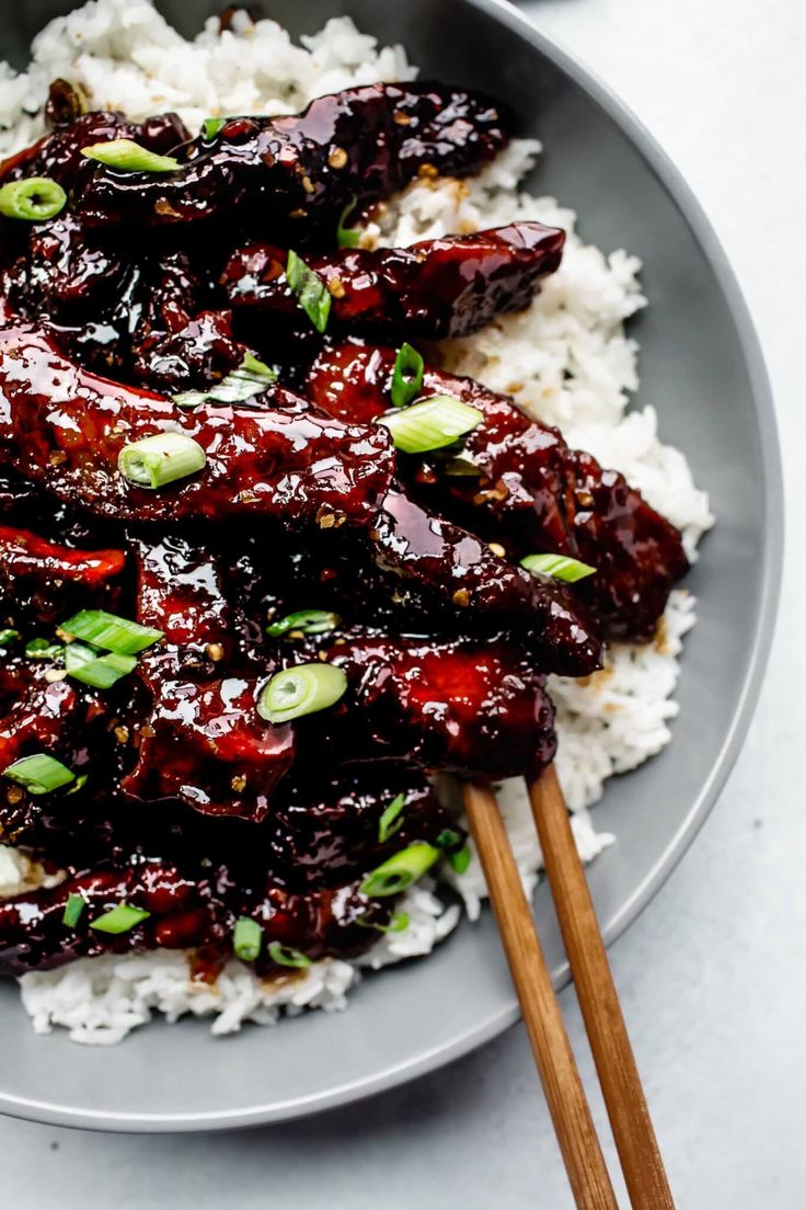 This recipe for easy Mongolian Beef makes it simple to make your favorite takeout di… | Mongolian beef recipes, Easy mongolian beef, Mongolian beef recipe pf changs