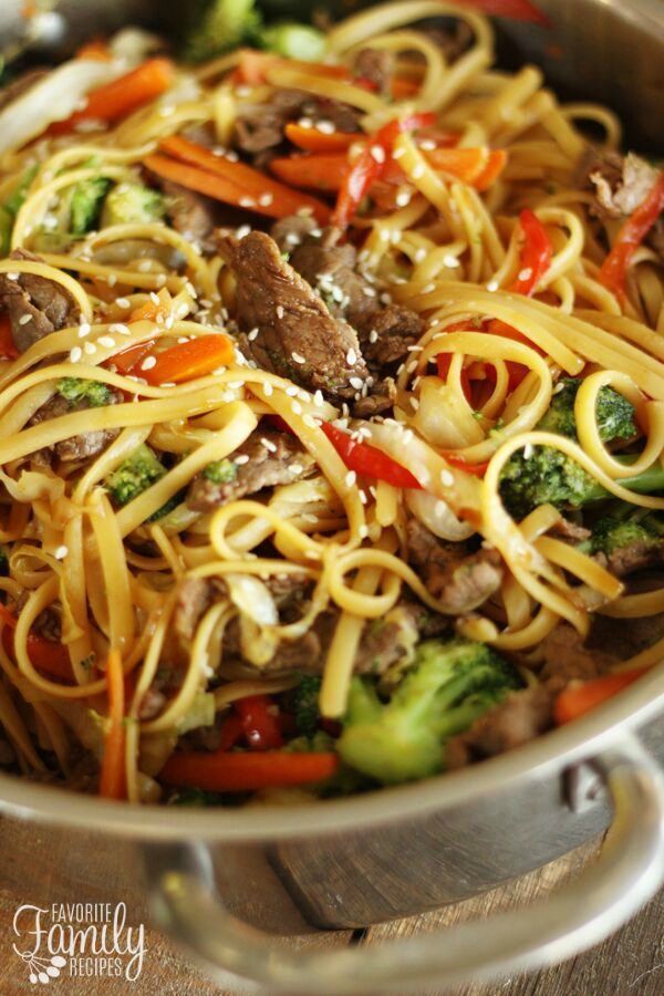 This Quick & Easy Beef Noodle Stir Fry can be made in just 20 minutes! Tender beef, fresh veggies, and noodles tossed togeth… | Recipes, Asian cooking, Pasta dishes