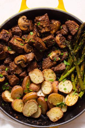 Steak Tips With Roasted Potatoes and Asparagus