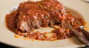 Easy and Flavorful Slow Cooker Swiss Steak With Tomatoes | Recipe | Swiss steak, Round steak recipes, Beef round steak recipes