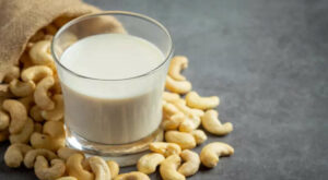 How to make cashew milk at home and its benefits