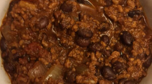 Best Easy Slow Cooker Beef Chili Recipe