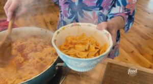How to Make Ree’s Pantry Pasta 2.0 | This quick-fix Pantry Pasta puts staples like jarred sauce and veggies to good use for one easy + satisfying dinner! 😋👌

Watch The Pioneer Woman – Ree… | By Food Network | Facebook