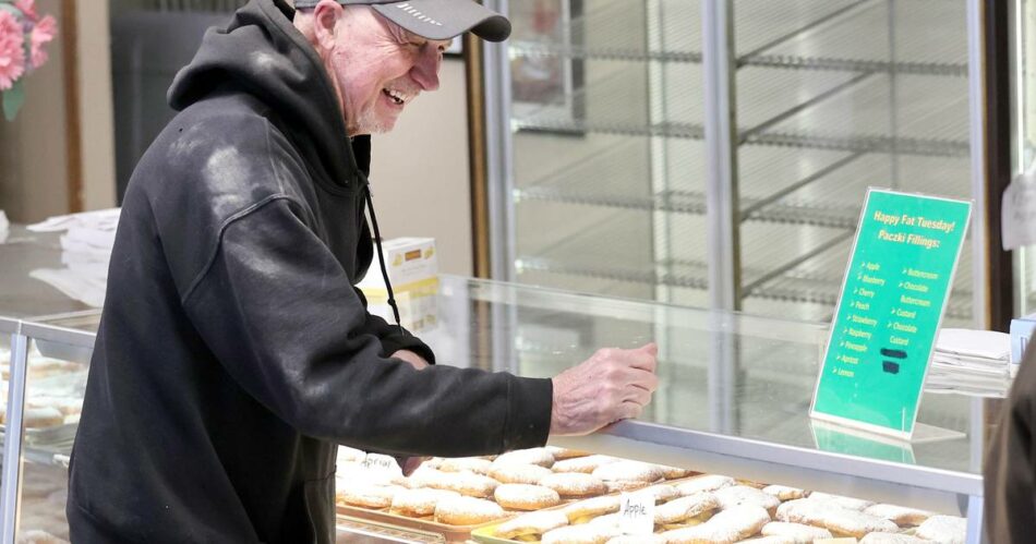 Elleson’s Bakery in Sycamore made store record 5,640 paczkis for Fat Tuesday