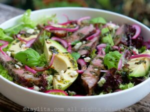 Grilled steak salad with blue cheese and avocado – Laylita’s Recipes
