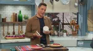 How to Make Jeff’s Easy Strawberry Crostata | Using store-bought pie crust and strawberry jam, Jeff Mauro’s sweet and fruity dessert is even *easier* than pie! 😉🥧

Watch Jeff on #TheKitchen,… | By Food Network | Facebook