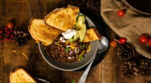 Easy Beef Chili | Recipe | Easy beef, Easy beef chili recipe, Clean eating salads