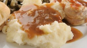 Quick & Easy 10-Minute Brown Gravy Recipe (No Pan Drippings Required) | Sauces/Condiments | 30Seconds Food