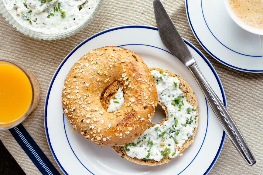 This Heart-Healthy 4-Ingredient ‘Before-Bed’ Bagel Recipe Is 2023’s Version of Overnight Oats (But It Tastes Way Better)