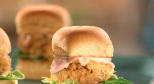 How To Make Crab Cake Sliders | Recipe of the Day: Jeff Mauro’s Crab Cake Sliders 🦀 | By Food Network | Facebook