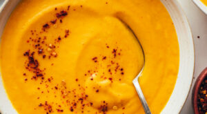 Creamy Vegan Carrot Soup (1 Pot!)