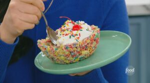How To Make Edible Cereal Treat Bowls for Ice Cream Sundaes | Now you can literally eat your ice cream by the bowl-full! 😉 🍨 These adorable and edible, cereal treat bowls are ready in just 30 minutes!  

Watch… | By Food Network | Facebook