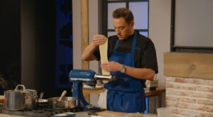 How to Make Jeff’s Gorgonzola and Pear Agnolotti | Jeff Mauro shares his tips for making agnolotti filled with a mixture of Gorgonzola and pears, served in a decadent sage and walnut brown butter sauce 🤤… | By Food Network | Facebook