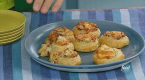 How to Make Jeff’s Cheddar and Bacon Pinwheels | Cheddar and Bacon Pinwheels 😍 Dare you to name a meal that wouldn’t be made better by these!

Watch #TheKitchen, Saturdays at 11a|10c and subscribe to… | By Food Network | Facebook