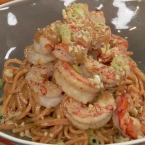 How to Make Jeff’s Thai Sweet Potato Noodles with Shrimp | We’re calling ’em swoodles: sweet potato noodles! Jeff’s lower-carb Thai shrimp dish is EVERYTHING. 🍤

See Jeff Mauro on #TheKitchen > Saturdays at… | By Food Network | Facebook