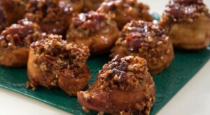 Pecan Sticky Buns with Bacon Caramel (Music City with Jeff Mauro) – Trisha Yearwood, “Trisha’s Southern Kitchen” on the Food Network.