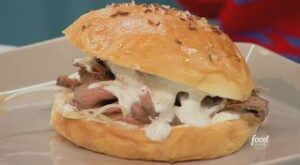 How to Make Geoffrey’s Upstate-Style Roast Beef Sandwich | Game days call for comfort food, and these Upstate-Style Roast Beef Sandwiches are a guaranteed WIN! 🏈🥪

Watch #TheKitchen with Geoffrey Zakarian,… | By Food Network | Facebook