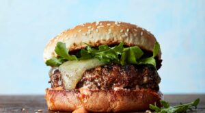 Bobby Flay’s Lamb Burger With Manchego Recipe – PEOPLE