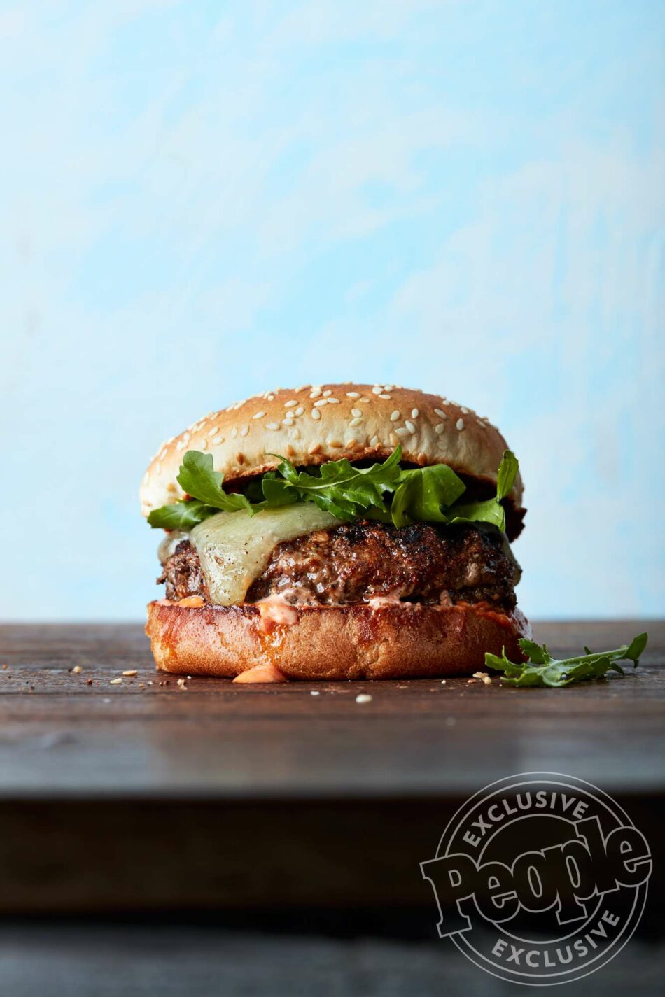Bobby Flay’s Lamb Burger With Manchego Recipe – PEOPLE