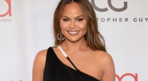 Chrissy Teigen skipped Grammys to be with daughter – Black Hills Pioneer