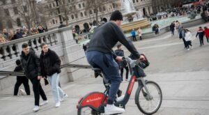 Bike Riders Outnumber Automobile Drivers on London Streets – AOL