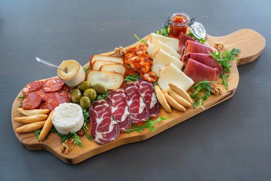 Our Guide To the Best Meat for a Charcuterie Board – Restaurant Clicks