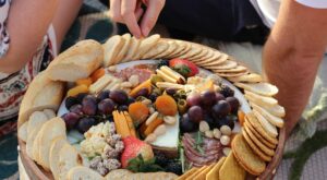 6 Crackers To Try For Your Next Charcuterie Board – Restaurant Clicks