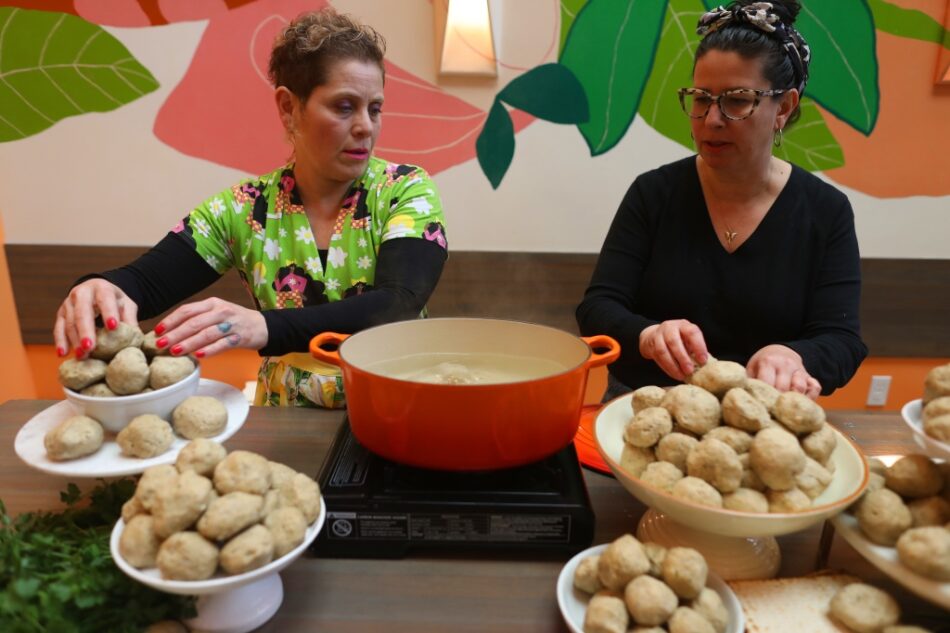 Bay Area Passover: Chef-approved matzo ball soup, charoset bars and Passover Panzanella – The Mercury News