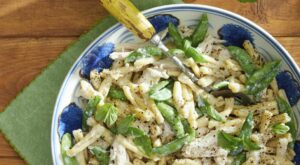 Chicken and Snap Pea Pasta with Creamy Garlic-Basil Sauce Recipe – Country Living