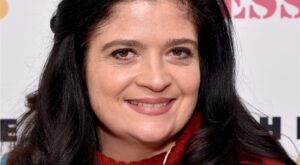 The Scary Accident Alex Guarnaschelli Had On The Alex Vs America Set – Mashed