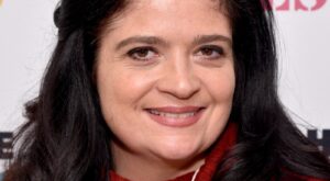 Here’s What’s On Alex Guarnaschelli’s Thanksgiving 2022 Menu – Mashed