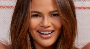 Chrissy Teigen’s Viral Banana Bread Is Available By The Slice In … – Mashed