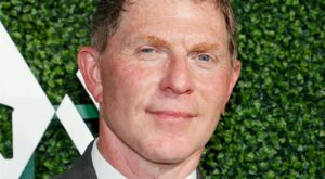 Bobby Flay Is Willing To Break The Bank At This NYC Seafood Restaurant – Mashed