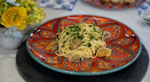 Alex Guarnaschelli shares her mom’s recipe for linguine with clams – TODAY