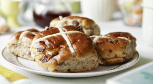 How to make James Martin’s delicious but easy hot cross buns – ‘perfect for Easter’