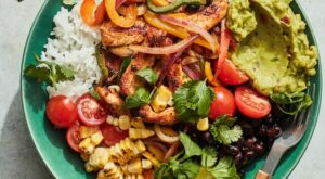 Easy Chicken Fajitas Bowls – What’s Gaby Cooking