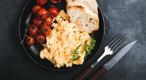The Best Way to Cook Scrambled Eggs Is Also the Easiest