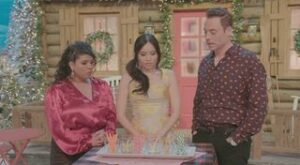 Candy Cane Taste Test | Would YOU try a pizza-flavored candy cane?! 😜🍕

Host Jeff Mauro and judges Shinmin Li + Aarti Sequeira kick off back-to-back new episodes of… | By Food Network | Facebook